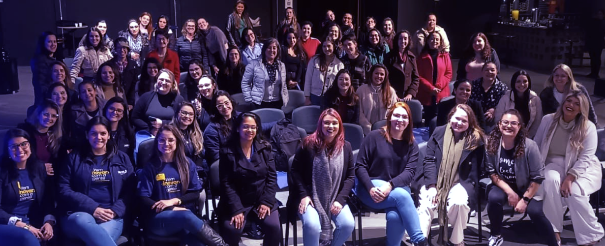 Fotografia das mulheres participantes da palestra no Instituto Caldeira